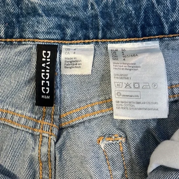 H&M light wash jeans - Picture 4 of 6